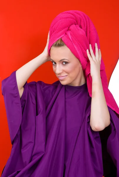 Kobieta z ręcznikiem na głowie Obrazek Stockowy