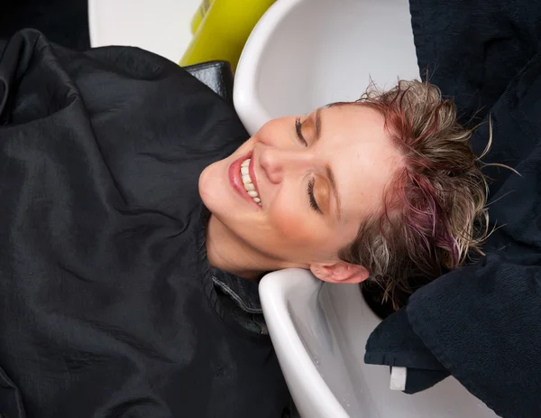 Washing hair — Stock Photo, Image