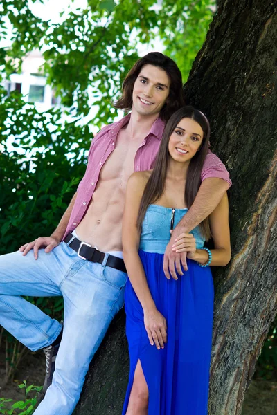 Casal jovem atraente — Fotografia de Stock