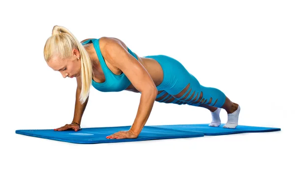 Passen vrouw die werkt bij push up — Stockfoto