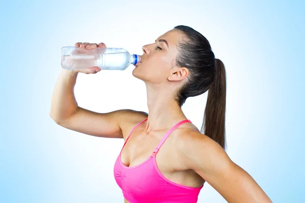 Woman athlete drink water — Stock Photo, Image