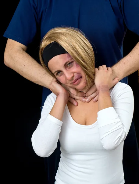Vrouw met kneuzingen slachtoffer van geweld — Stockfoto
