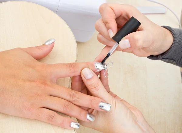 Beautician polishing woman nails — Stock Photo, Image