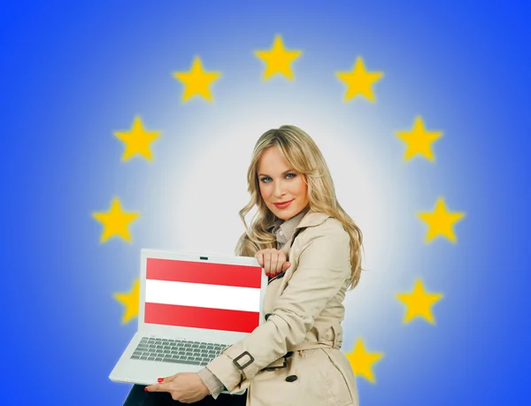 Woman holding laptop with austrian flag on the screen — Stock Photo, Image