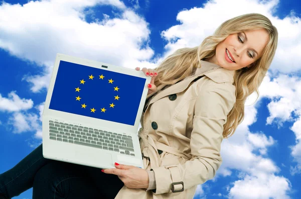 Attractive woman holding laptop with europena union flag — Stock Photo, Image