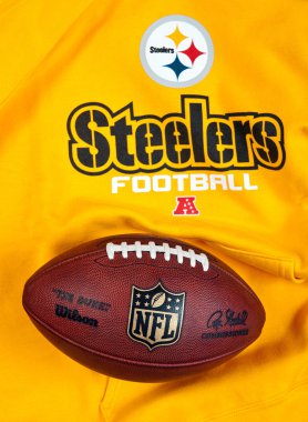 NFL topu ve ekipmanları