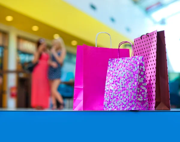 Bolsas de compras en las escaleras Imagen De Stock