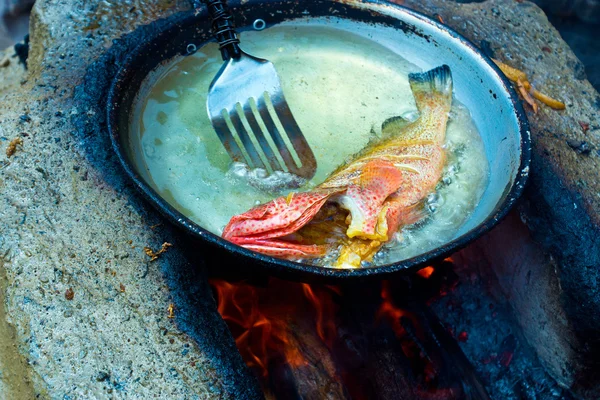 Приготовление традиционных блюд Карибского моря — стоковое фото