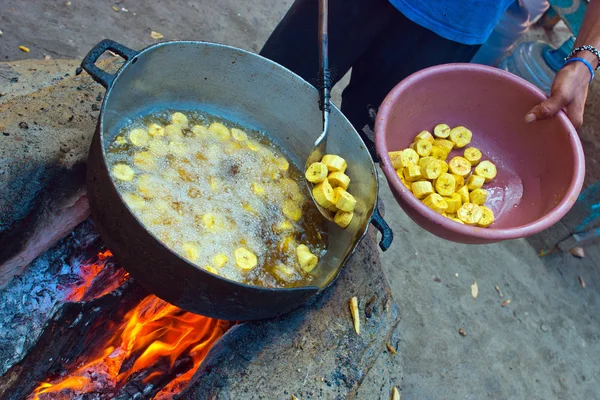 Preparación tradicional de alimentos caribeños — Foto de Stock