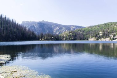 Colorado 'nun vahşi dağlarındaki Granit Gölü.