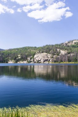 Colorado 'nun vahşi dağlarındaki Granit Gölü.
