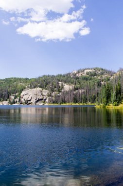 Colorado 'nun vahşi dağlarındaki Granit Gölü.