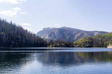 Colorado 'nun vahşi dağlarındaki Granit Gölü.