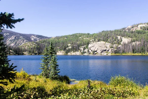 Colorado 'nun vahşi dağlarındaki Granit Gölü.