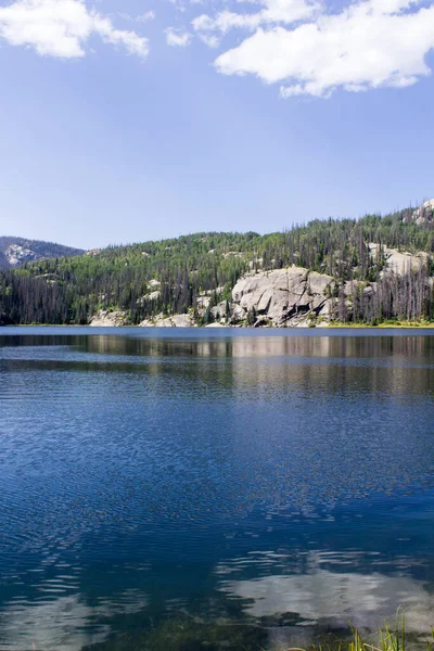 Colorado 'nun vahşi dağlarındaki Granit Gölü.