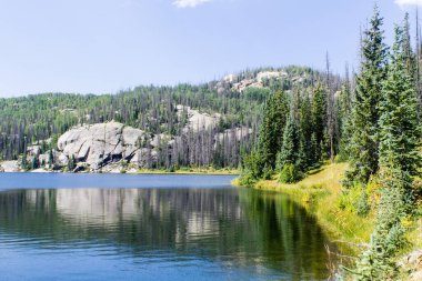 Colorado 'nun vahşi dağlarındaki Granit Gölü.