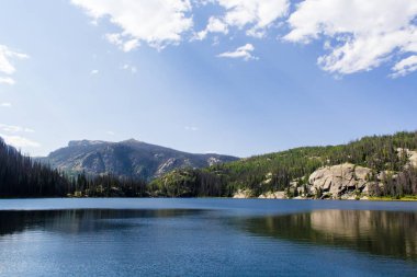 Colorado 'nun vahşi dağlarındaki Granit Gölü.