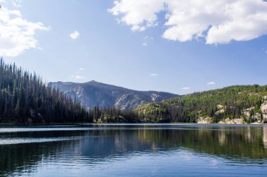Colorado 'nun vahşi dağlarındaki Granit Gölü.