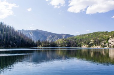 Colorado 'nun vahşi dağlarındaki Granit Gölü.