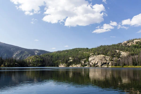 Colorado 'nun vahşi dağlarındaki Granit Gölü.