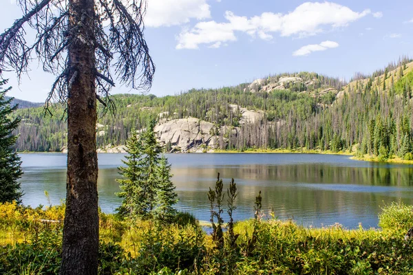 Colorado 'nun vahşi dağlarındaki Granit Gölü.