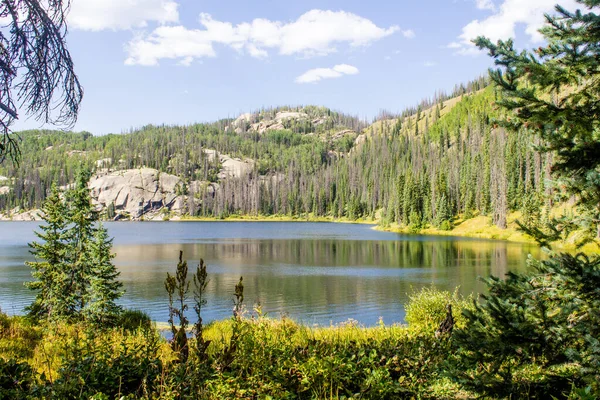 Colorado 'nun vahşi dağlarındaki Granit Gölü.