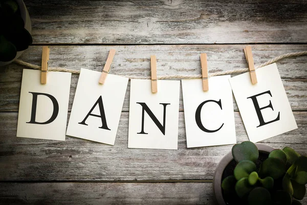 Sada Tištěných Karet Hláskujících Slovo Dance Starém Dřevěném Pozadí — Stock fotografie