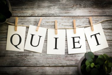 Eski ahşap bir arka planda 