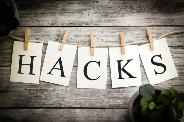 Conjunto Tarjetas Impresas Que Deletrean Palabra Hacks Sobre Fondo Madera —  Fotos de Stock