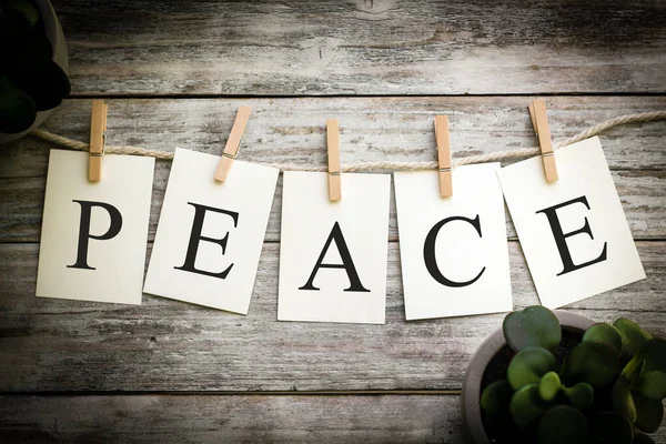 Set Printed Cards Spelling Word Peace Aged Wooden Background — Stock Photo, Image