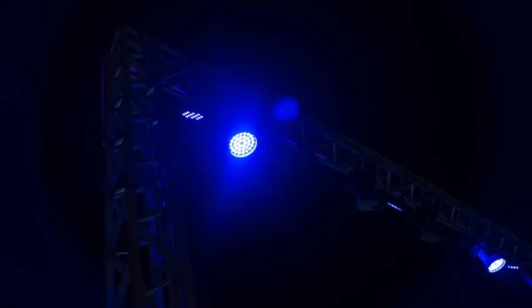 シーンのための青い舞台スポットライト — ストック写真