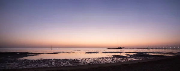 日出时埃及空旷的海滨 — 图库照片