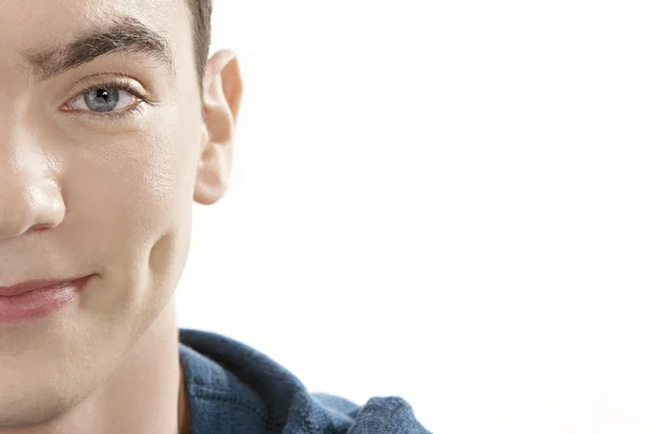 Mezzo ritratto di adolescente che guarda la fotocamera — Foto Stock