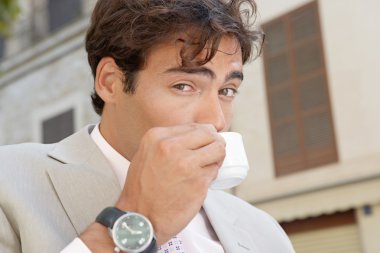 açık havada kahve içmek işkadını portresi kapatmak.