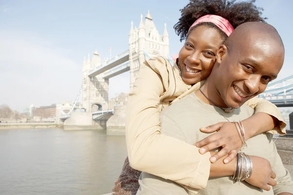 Afrikalı-Amerikalı bir turist çift Londra ziyaret