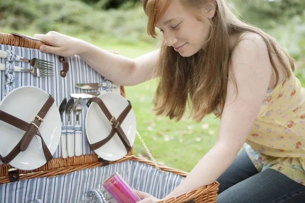 Teenage girl with a picnic basket in the forest. — Stock Photo, Image