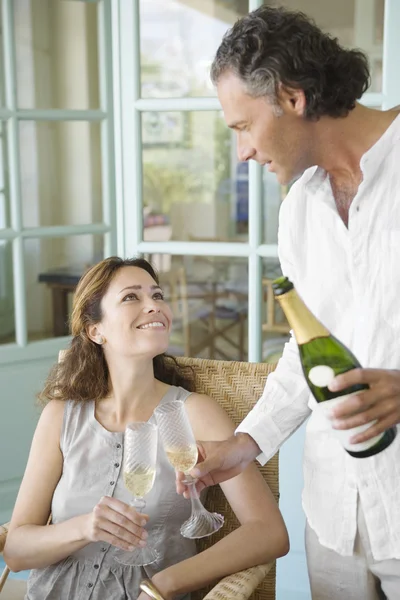 kaç kadeh şampanya ile evde Olgun.