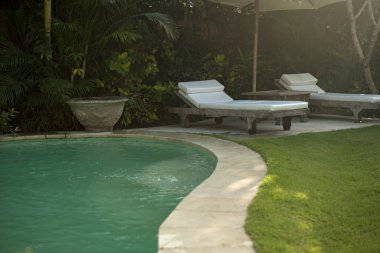 otel Bahçe ve Yüzme Havuzu