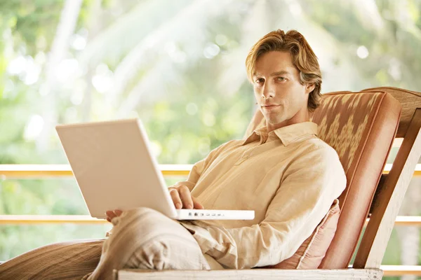 Young man using a laptop computer — Stock Photo, Image