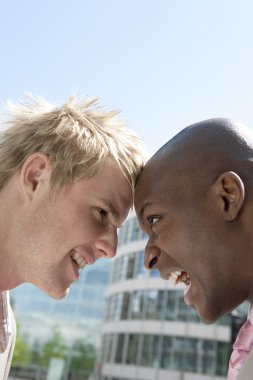 iki işadamı baş bir tartışmaya şehir.