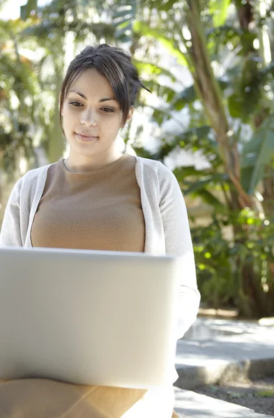 Young professional woman using a laptop computer — Stock Photo, Image