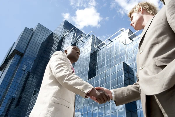 Two businessmen shaking hands — Stock Photo, Image