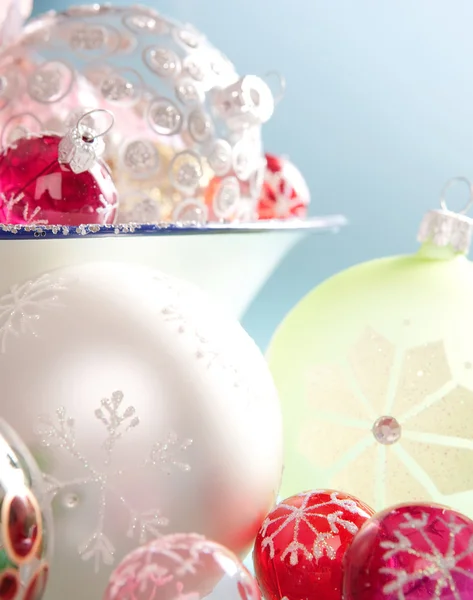 Olika jul barballs ornament i olika storlekar och färger — Stockfoto