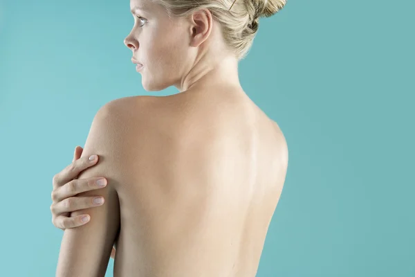 Vista da vicino della schiena nuda di una donna . — Foto Stock