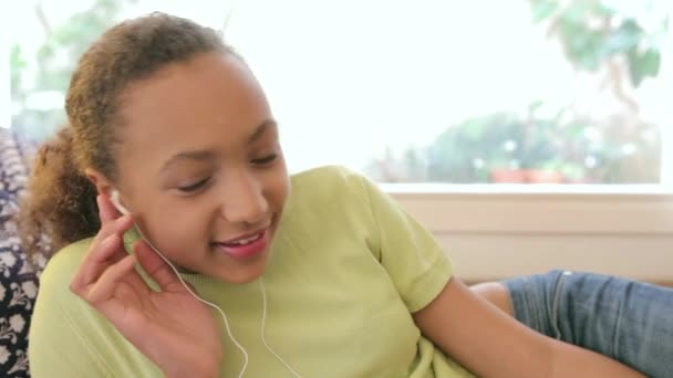 Close up portrait of a young teenage girl — Stock Video