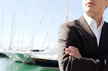 Lüks Yatlar tarafından ayakta işadamı