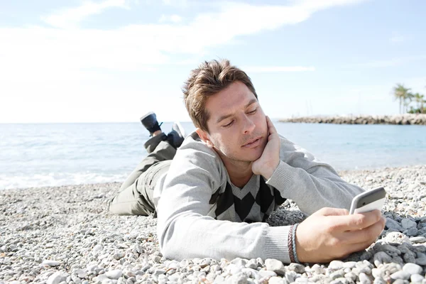 Man sitting down on the shore — Stock Photo, Image