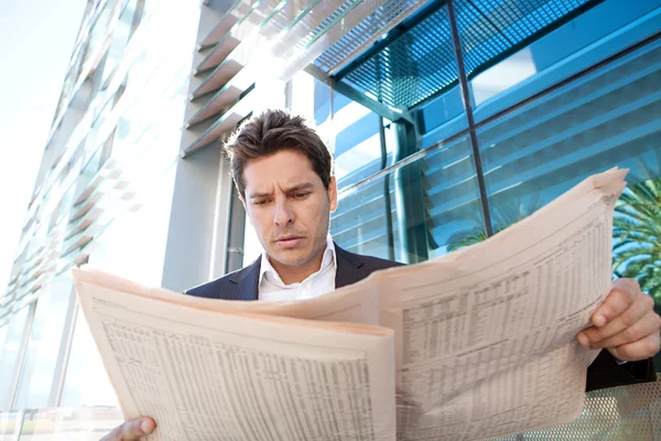 Businessman standing by a modern office building — Stock Photo, Image