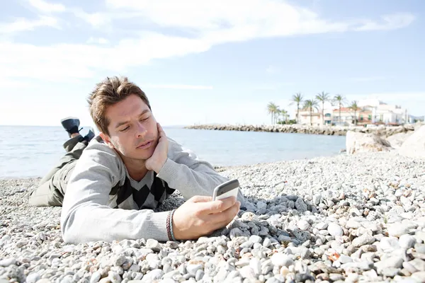 Man sitting down on the shore — Stock Photo, Image