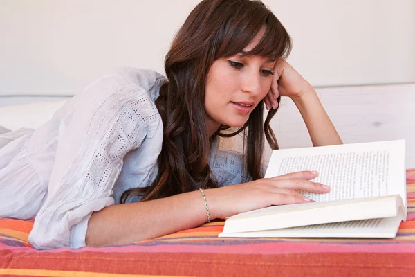 Woman on reading book — Stock Photo, Image